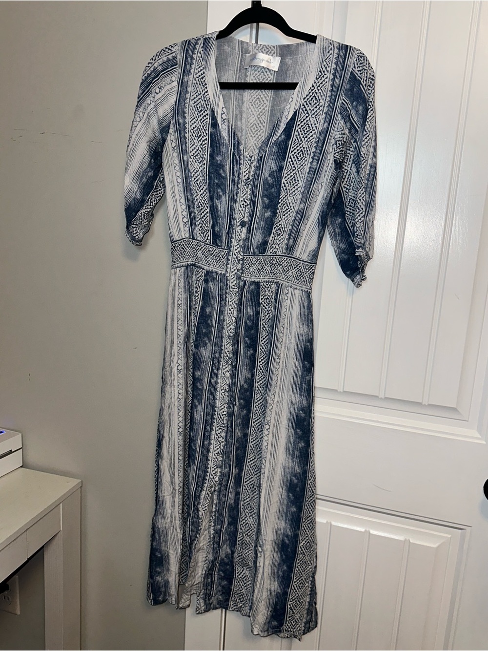 Walker & Wade Size Small Boho Striped V-Neck Midi Dress in Navy and White